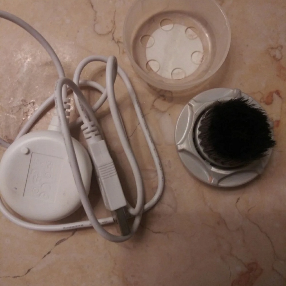 Clarisonic Mia with Makeup brush and facewash